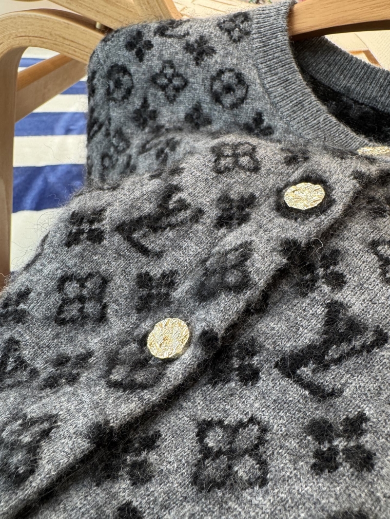 l0vis Vvtt0n sweaters